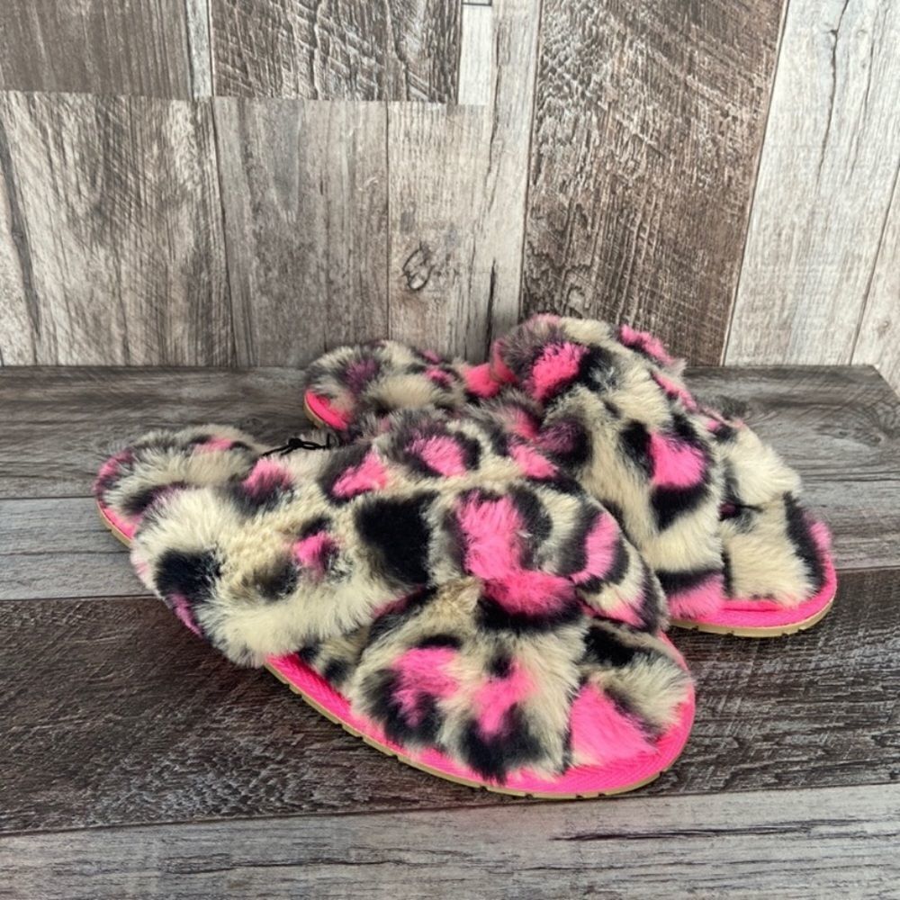 Women’s Fuzzy Cheetah Sandals